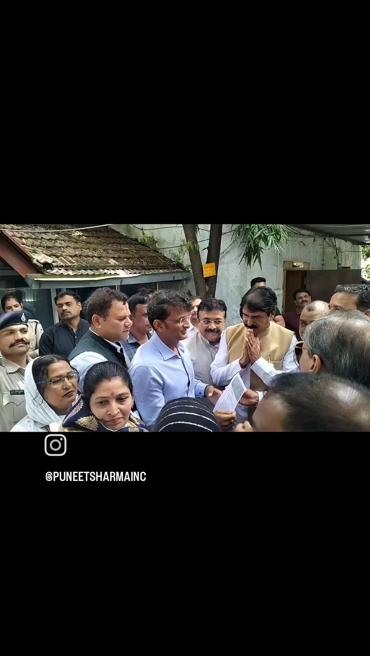 आज कांग्रेस द्वारा महू विधानसभा के जाम गेट की घटना को लेकर और बिगड़ती कानून व्यवस्था के विरोध में ग्रामीण पुलिस अधीक्षक के नाम ज्ञापन एडीएसपी महू को दिया गया l
#police #mppolice #mhow
#mhownews  #Mhow #indore #madhyapradesh #Congress #youth