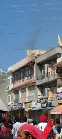 Ahore Bus Stand ki aage wali gali mein building mein lagi bhishan aag 3-4 ghanto mein paya aag per kaboo #ahore