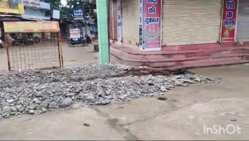 कसडोल नगर पंचायत को है हादसे का इंतजार,नाली निर्माण के लिए खोदा गया गड्ढा खुला छोड़ा।