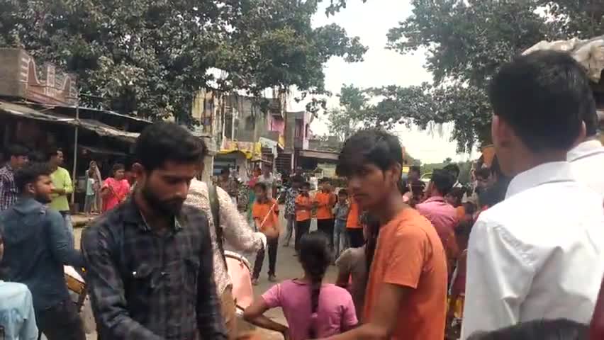 #गांव बसई में गुरुकुल इंग्लिश स्कूल ने गणेश जी विसर्जन के लिए कुछ दिखाएं हिंदू धर्म के मार्ग #और क्या गणेश विसर्जन।