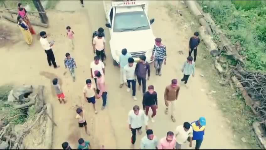 हल्दीटोला में गणेश विसर्जन हो गया है लेकिन शायद नदी में पानी ज्यादा होने से गणेश विसर्जन काशी नारा के तालाब में किया