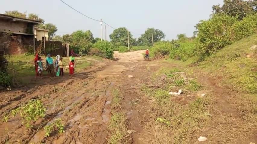 Nawadih Panchayat Ka Is Road Marg Ko dekhiye