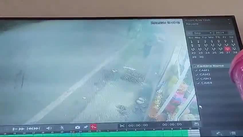 खरगोन में गुंडो ने व्यापारी को लट्ठ और लोहे की राड़ से जान से मारने क़ी कोशिश व्यापारी ने जैसे तैसे बचाई अपनी जान