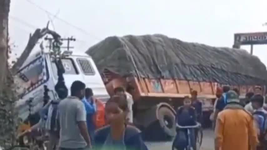 बराड़ा: बराड़ा में चावल से भरे ट्रक ने बाइक चालक को मारी टक्कर, बाइक हुई क्षतिग्रस्त