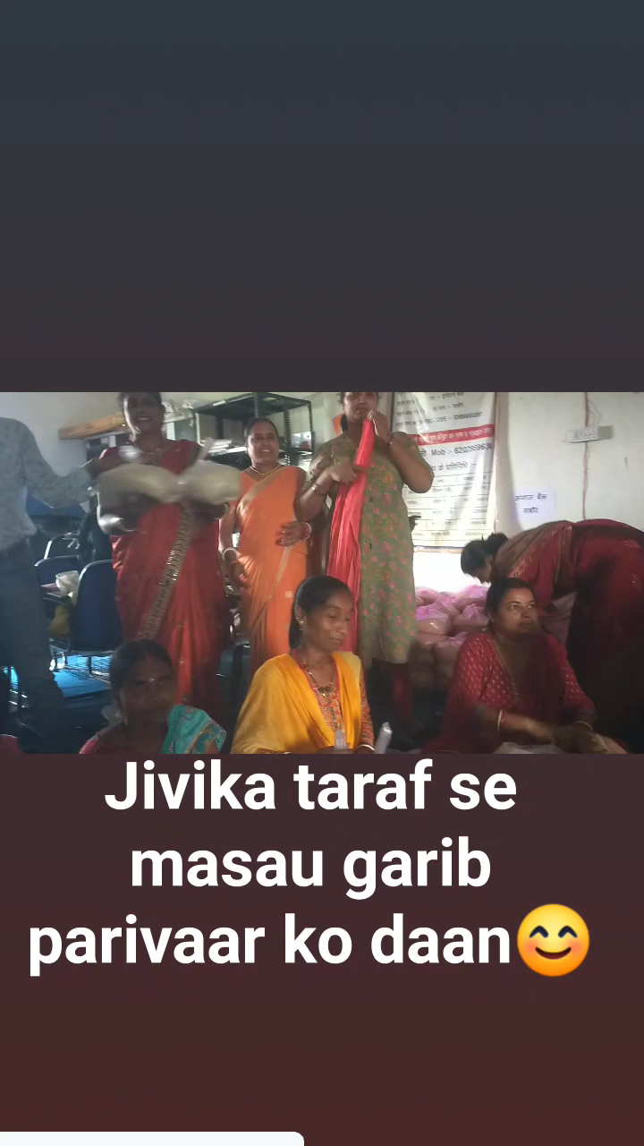 Jivika ke taraf se garibo meh dan Kiya gaya anazz .#jivika #viralshots