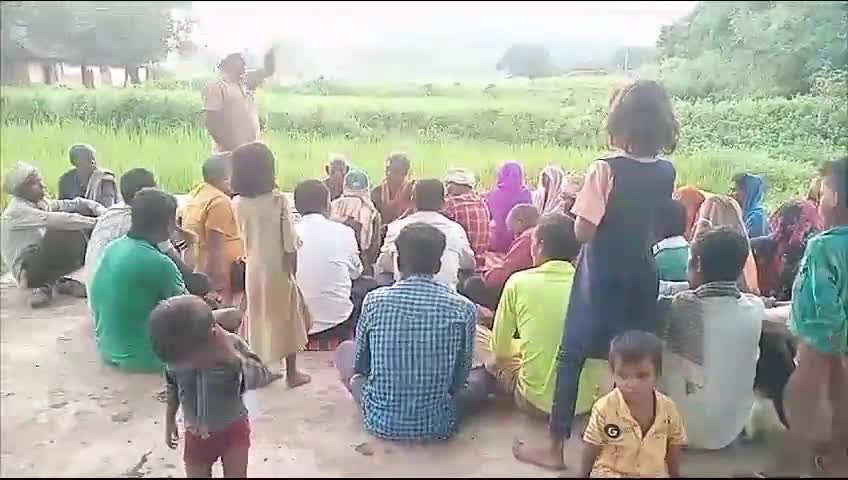 जनजातीय उन्नत ग्राम अभियान अंतर्गत जनमन संध्या मे बैगा हितग्राहियों से योजनाओं पर चर्चा

#pmjanman 
#baiga