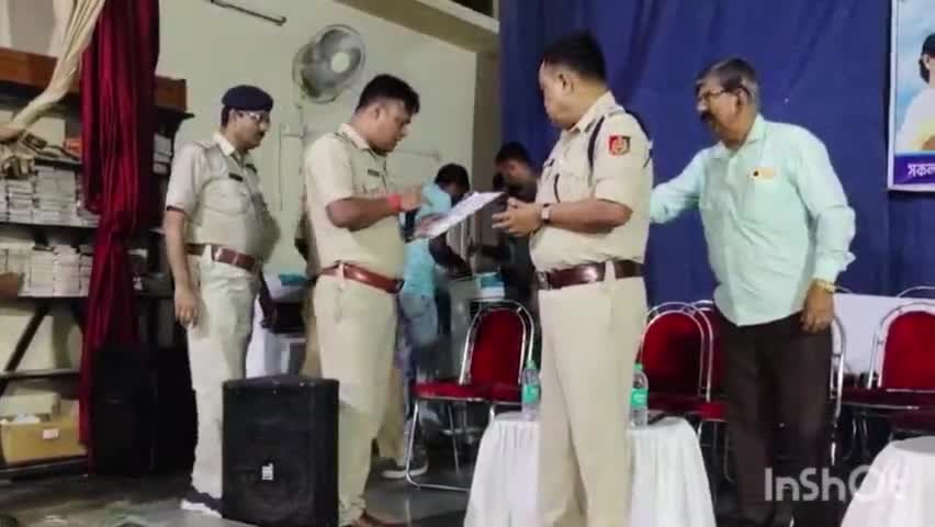 ধনিয়াখালি: গুরাপের দুর্গাপুর এক্সপ্রেসওয়ে সংলগ্ন একটি বেসরকারি স্কুলে চেক প্রদান ও সতর্কতামূলক শিবির আয়োজন করল গুরাপ থানার পুলিশ