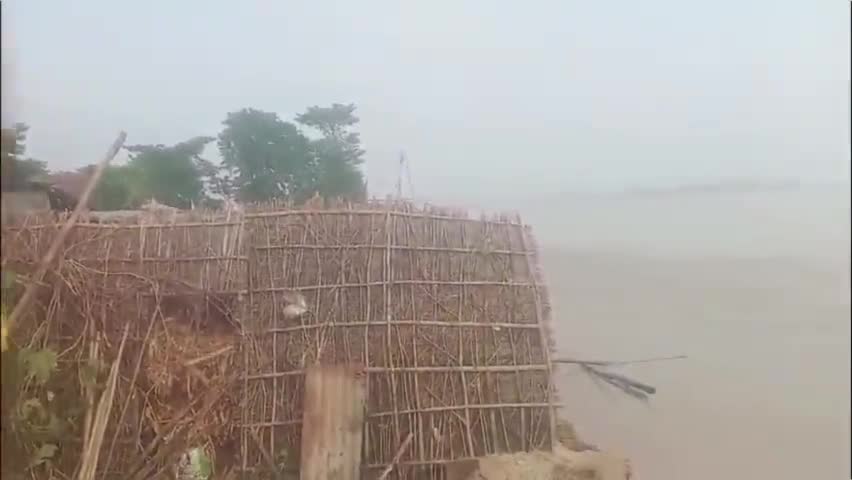 अमौर: ताराबारी अहमद टोला में नदी कटाव तेज, ग्रामीण कर रहे पलायन