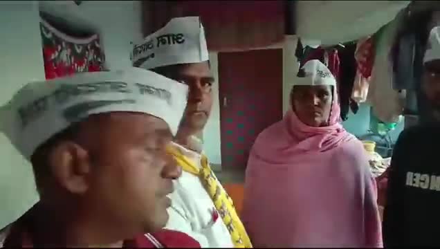 आम आदमी पार्टी जिलाध्यक्ष अमोद करण बिहार में अपने पार्टी का प्रचार करते लोगों को पार्टी से जुड़े रहने की अपील