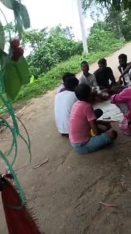 nagar panchayat chandi ke 
bard no 10ke  noniyavigha  gam 
ne bich road par juya khelta hai
esse Kai log ke paresani hot