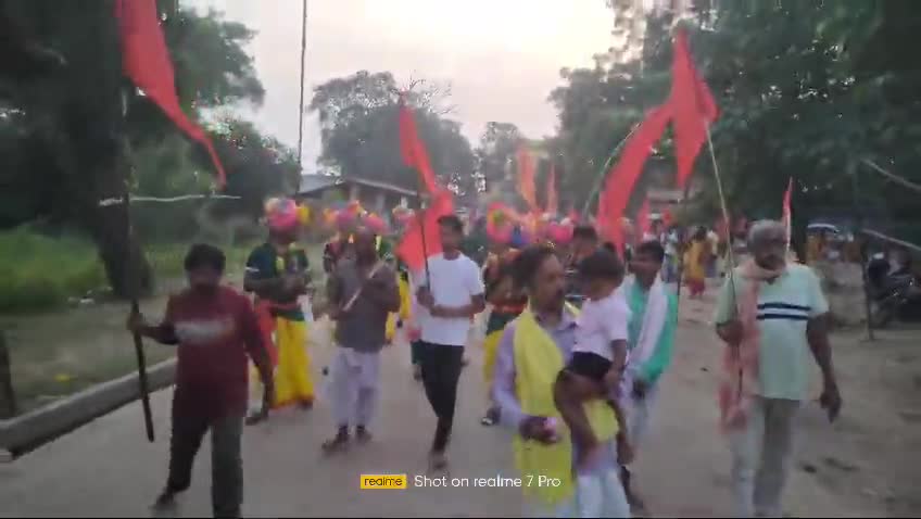 तमनार कुधरी पारा मे नवरात्रि पर्व पर मां दुर्गा युवा समिति एवं समस्त मोहल्ला वासी द्वारा कलश यात्रा भव्य आयोजन किया गया