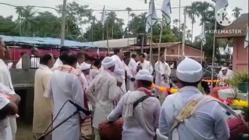 ধিং: পতাকা উত্তোলনেৰে গেদাবড়ীত আৰম্ভ হ'ল শ্রীমন্ত শংকৰদেৱ সংঘৰ চতুৰ্বিংশতি সংখ্যক কেন্দ্রীয় অংকীয়া নাট সমাৰোহ