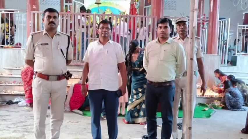 बैसा: मेला में सुरक्षा व्यवस्था को लेकर अधिकारियों ने दुर्गा पूजा स्थलों का निरीक्षण किया