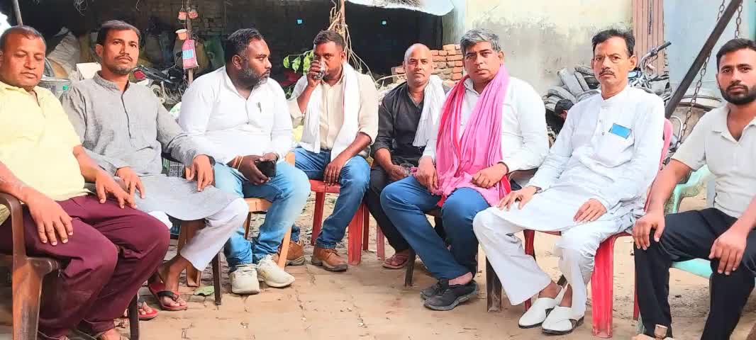 #सहावर नगर में जिला महासचिव विनय कुशवाहा जी, इशरत अली अंसारी जी, जिला सचिव, टीटू शाक्य जी और सत्येंद्र शाक्य जी के साथ लोगों से मुलाकात करते हुए।