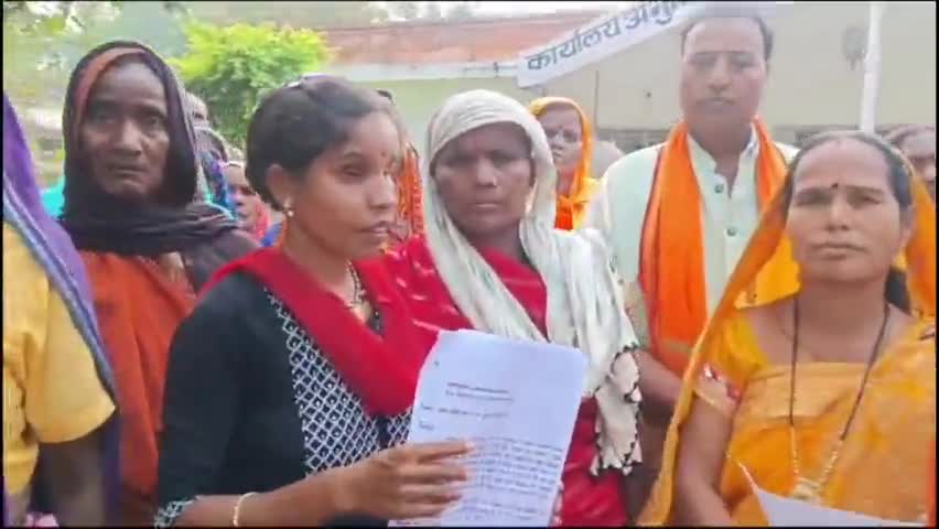 ग्राम मिरचिद के हितग्राहियों ने दो माह का राशन नहीं मिलने की शिकायत लेकर एसडीएम को सौंपा ज्ञापन