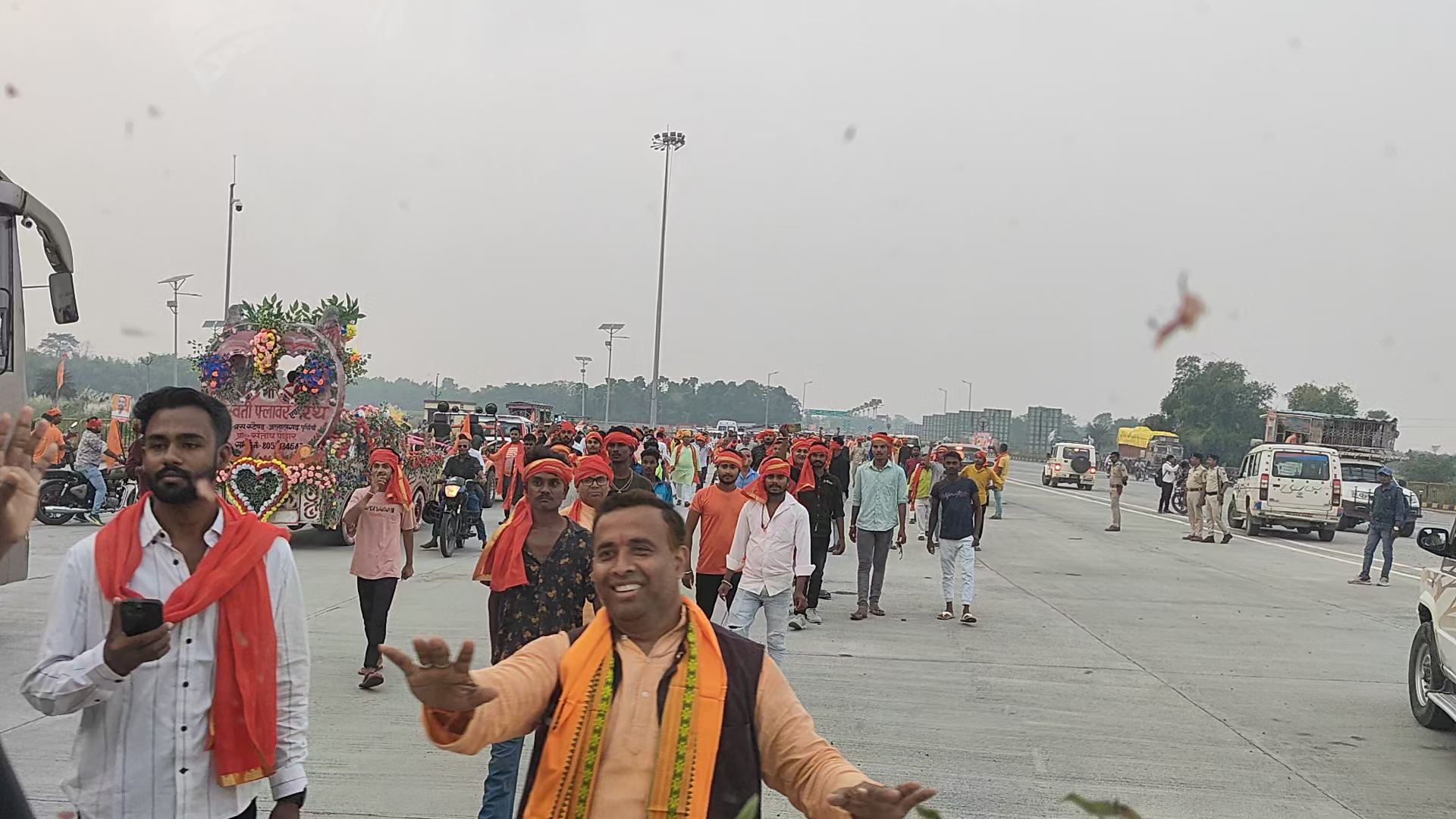 #हिंदू_स्वाभिमान_यात्रा #पूर्णिया सिमा पर स्वागत करने के लिए उमड़ा #जनसैलाब
#गिरिराज_सिंह_जी #दीपंकर_महाराज