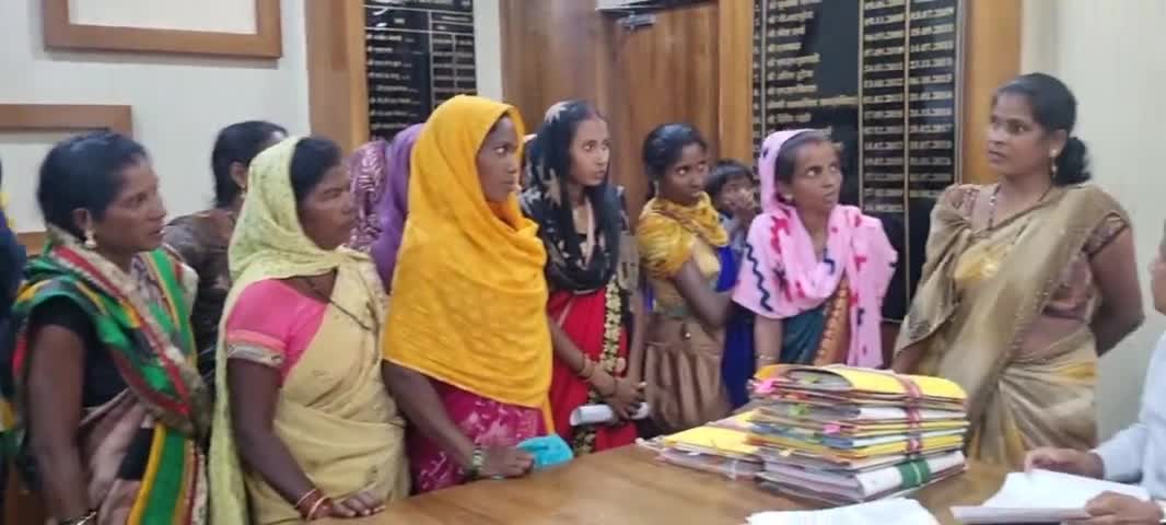 माइक्रो फाइनेंस कंपनियों की मनमानी आई सामने... #कांकेर