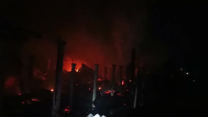 जंदाहा ब्लॉक के जगदीशपुर पीरपुर सेट धमकी गांव में अचानक शार्ट सर्किट से लगा आग #jandaha #agni