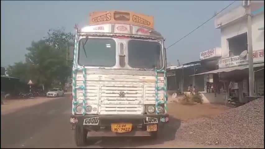 बागबाहरा के फुलवारी चौक में सीमेंट लेकर जा रही ट्रक ने बच्ची को रौंदा, मौके पर हुई मौत