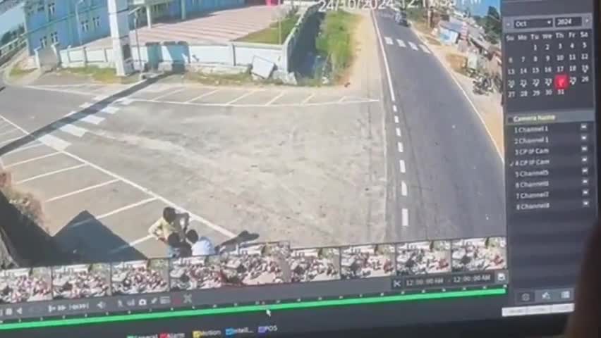ईसपुर: खड्ड में युवक की मौत को लेकर परिजनों ने किया प्रदर्शन, सड़क पर शव रखकर आरोपी की गिरफ्तारी की उठाई मांग