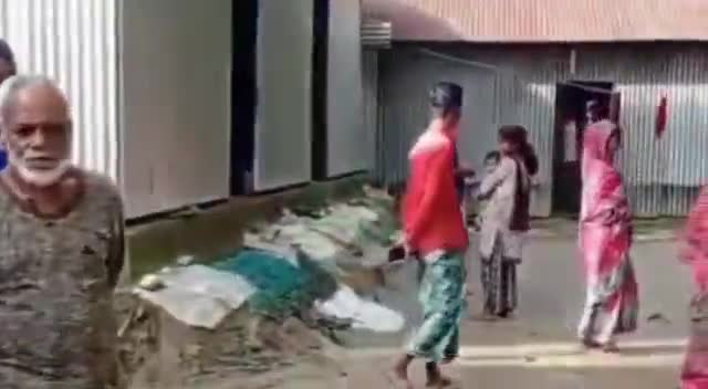 সৰ্থেবাৰী: কাৱৈমাৰী ১২ নং ব্লকৰ হাছিনা খাতুন নামৰ এগৰাকী ছাত্ৰী নিৰুদ্দেশ, ছাত্ৰীগৰাকীক বিচাৰি সংবাদ মাধ্যমৰ কাষ চাপিল পৰিয়ালৰ লোক