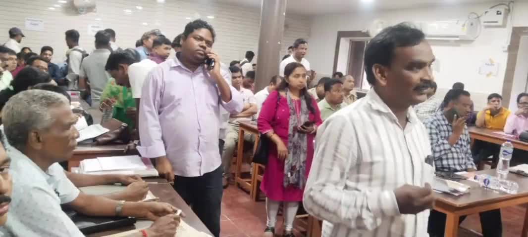 ବଣେଇ: କୋଇଡା ବ୍ଲକ କାର୍ଯ୍ୟାଳୟ ପରିସରରେ ଜିଲ୍ଲା ପ୍ରଶାସନ ପକ୍ଷରୁ ଯୁଗ୍ମ ଜନ ଶୁଣାଣି କାର୍ଯ୍ୟକ୍ରମ ଅନୁଷ୍ଠିତ