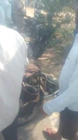 Hindaun mahua Highway per dobara ke pass back button mein दो-तीन log Gambhir Ghayal Ho Gaye