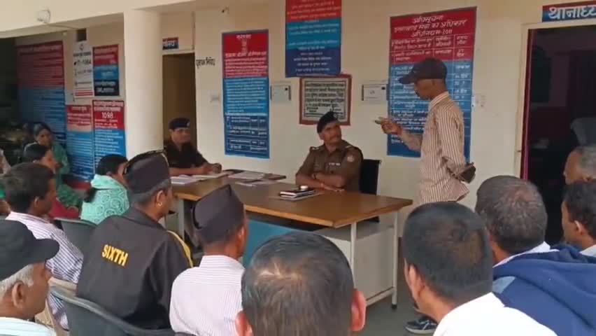 रिखणीखाल: रिखणीखाल थानाध्यक्ष ने साइबर सुरक्षा और महिला अपराध की रोकथाम के लिए ग्राम चौकीदारों की मासिक गोष्ठी ली