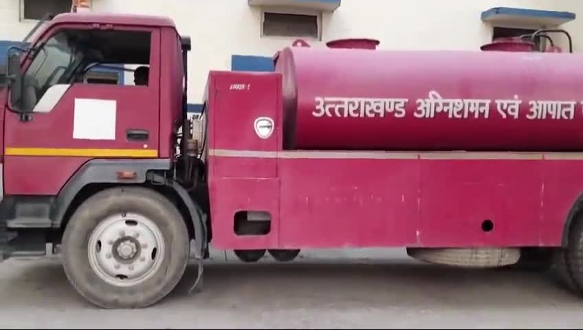 खटीमा: खटीमा के थारू जीजीआईसी प्रांगण में लगे विशाल पटाखा बाजार में दमकल विभाग ने अग्नि सुरक्षा के लिए मुस्तैदी से तैनाती की