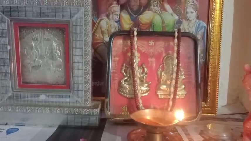 खटीमा: सीमांत खटीमा में गुरुवार को दीपावली का पर्व हर्षोल्लास के साथ मनाया गया, पूरा खटीमा क्षेत्र रोशनी में नहाया