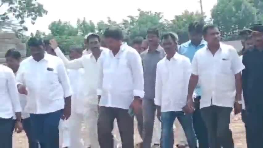 దామరచర్ల: వాడపల్లిలో శుక్రవారం జరిగే శ్రీ లక్ష్మీనరసింహస్వామి కళ్యాణ మహోత్సవ ఏర్పాట్లను పరిశీలించిన ఎమ్మెల్యే బత్తుల లక్ష్మారెడ్డి