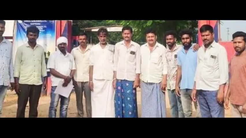 చింతపల్లి: పోలీస్ స్టేషన్‌ను ఆశ్రయించిన చింతపల్లి మండల కేంద్రానికి చెందిన పత్తి రైతులు, న్యాయం చేయాలని ఎస్ఐకి వినతి