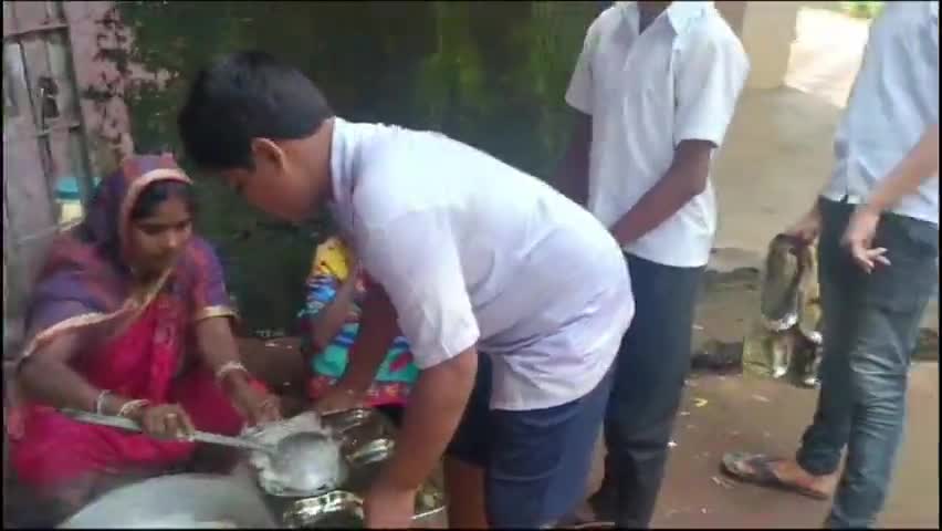 ବିଞ୍ଝାରପୁର: ଝାଡେଶ୍ୱର ସରକାରୀ ଉଚ୍ଚ ବିଦ୍ୟାଳୟରେ ଶୁଖିଲା ଭାତ ଖାଇଲେ ଛାତ୍ରଛାତ୍ରୀ, ଉତ୍ତେଜନା ସୃଷ୍ଟି