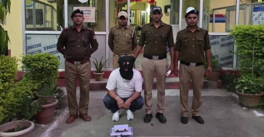 खटीमा: झनकईया थाना पुलिस ने फायरिंग करने के आरोपी कमान सिंह जेठी को विभिन्न धाराओं में मुकदमा दर्ज कर किया गिरफ्तार