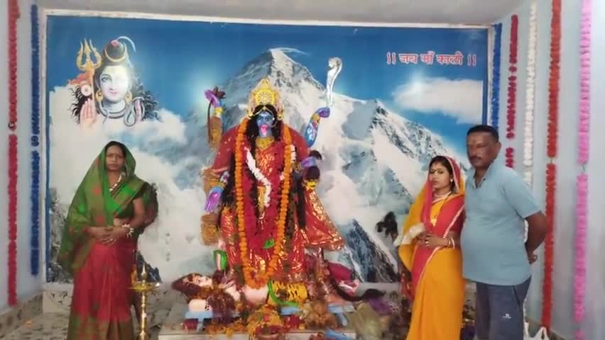 कुआकोण्डा: किरन्दुल में रात्रि जागरण कर श्रद्धालुओं ने माँ काली की पूजा की, सुख-शांति की कामना की