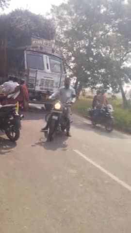 मेन रोड पिसावा मिश्रिख बड़ा हदासा @@