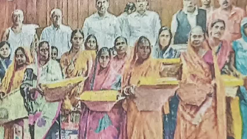 गरीबनाथ मंदिर में पूजा सामग्री बटी...
.
#news_update