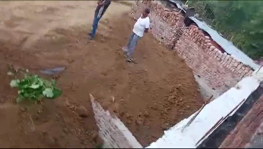 मैं संजय कुमार चौहान ग्राम gurisot पोस्ट baulia  जिला रोहतास थाना नोहटा का रहने वाला हूं मेरे jamin pe jabardasti atikra