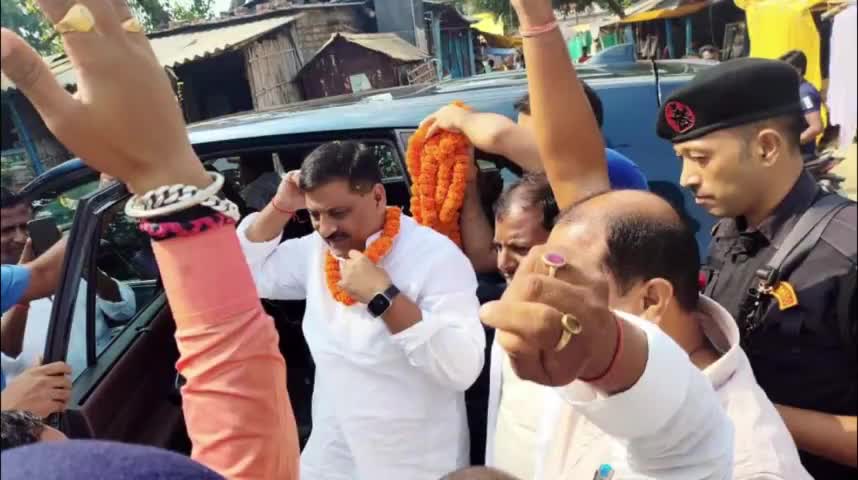 मनीगाछी: मनीगाछी प्रखंड में राज्यसभा सांसद संजय झा ने दो अलग-अलग गांवों में योजनाओं का उद्घाटन किया