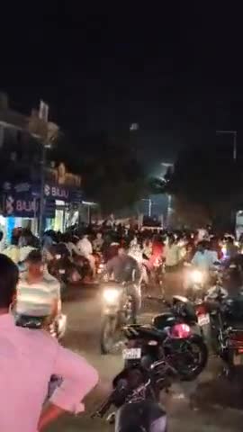 बुधवार को खालवा रोड पर लगा लम्बा जाम यात्र शाम तक ट्रैफिक पर फसे रहे यात्री