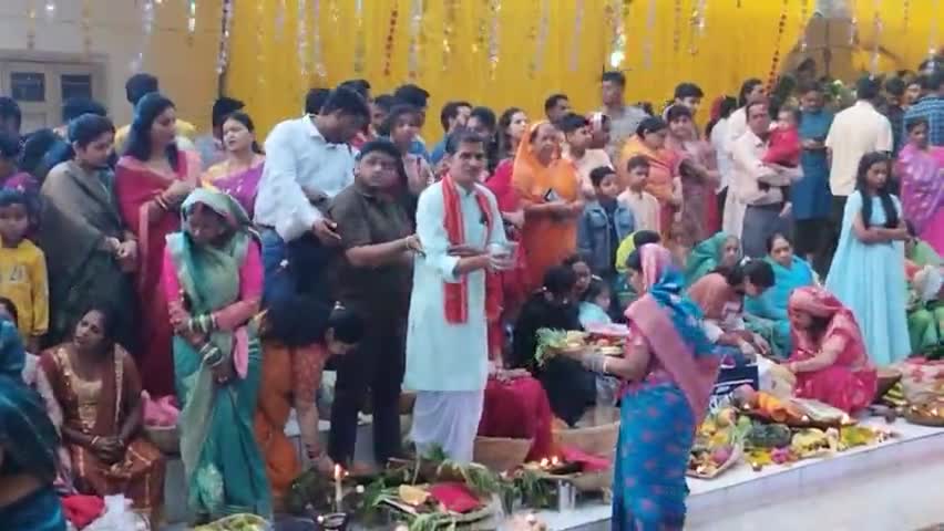 कुआकोण्डा: उगते सूरज को अर्घ्य देकर मांगी मन्नत, आस्था का महापर्व छठ पूजा संपन्न हुआ