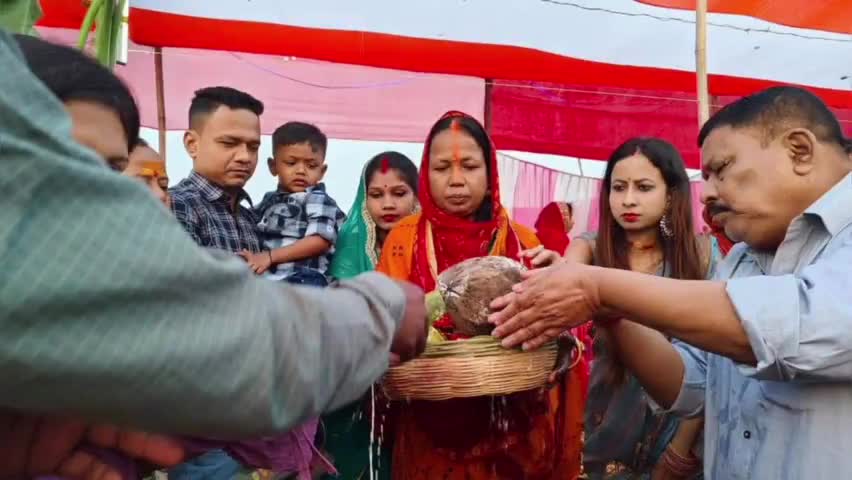 बैसा: छठ महापर्व के चौथे दिन भक्ति के माहौल में श्रद्धालुओं ने उदितमान भगवान भास्कर को दिया श्रद्धांजलि
