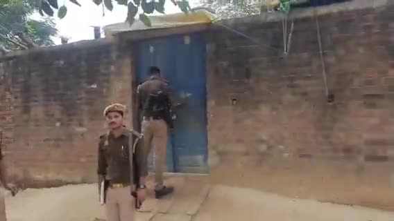 खैराबाद: संदिग्ध अवस्था में मिला युवक का शव इलाके में मचा हड़कंप वीडियो हुआ वायरल
पूरे मामले की तहकीकात में जुटी पुलिस