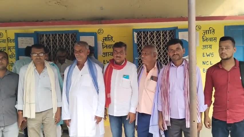 नौतन प्रखंड के उत्तरी तेल्हुआ के वर्तमान पैक्स अध्यक्ष हरिलाल यादव ने किया नामांकन।