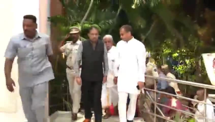#पुडुचेरी #उपराज्यपाल श्री के. कैलाशनाथन के साथ मांगलिक कार्यक्रम में शामिल हुए।
#Puducherry #Lt. #Governor Shri K. Kailashnathan attended the auspicious event.
#Bhartiya_Kisan_Sangatghan 
#भारतीय_किसान_संगठन