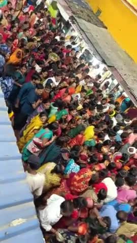 कार्तिक पूर्णिमा में विष्णुपद मंदिर
भरी संख्या में भक्त जानो का उमड़ी भीड़ 
गया के विष्णुपद मंदिर दान स्नान का महापर्व
