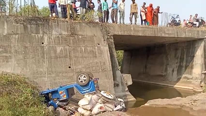 खंडवा: खंडवा के सिर्रा में ई रिशा गिरा