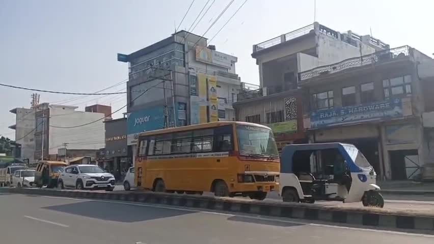 पावंटा के बद्रीपुर चौक में सड़क हादसा, बाल बाल बची चालक की जान
#pontasahib #exident