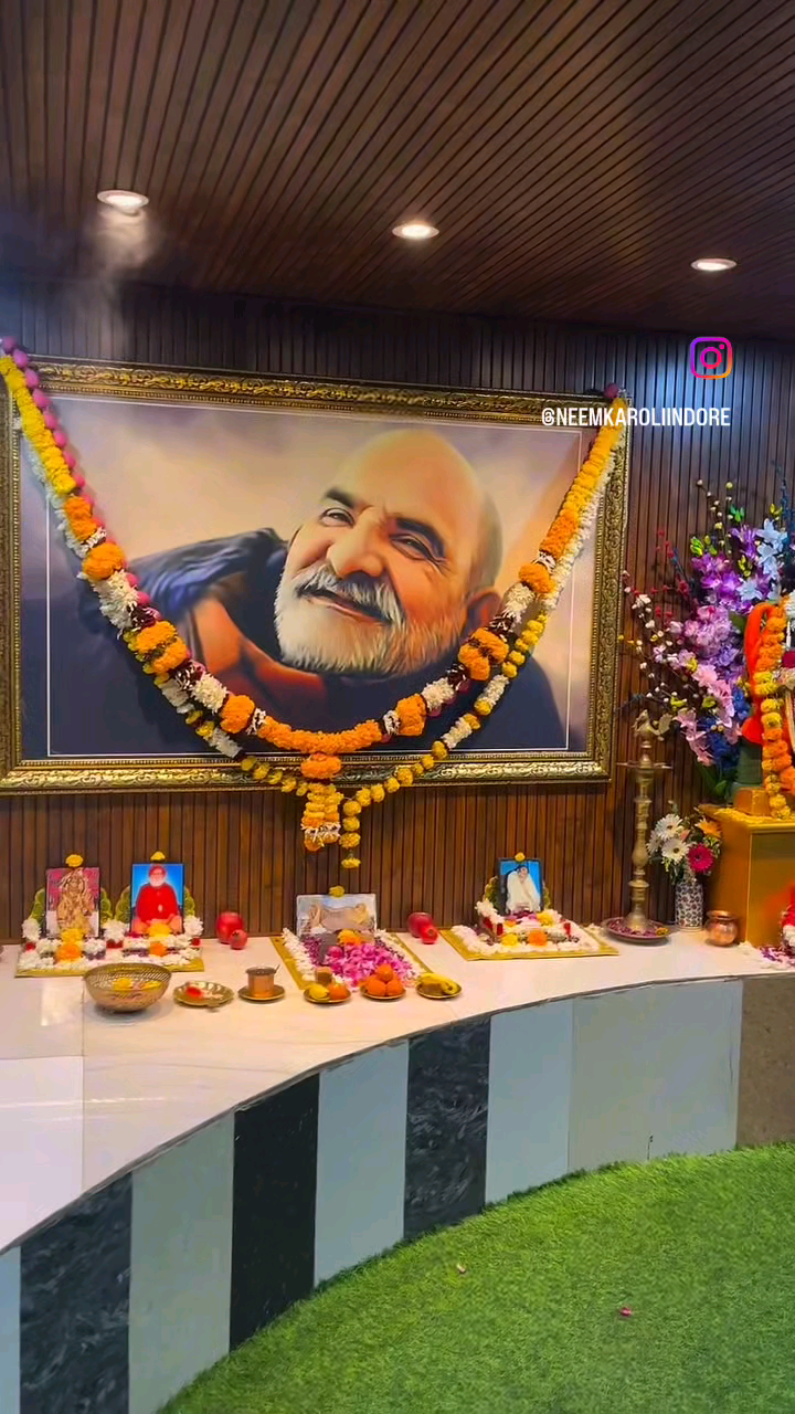 #नीमकरौरीधामइंदौर  #neemkarolimaharajji #neemkarolibabaashramtaos #neemkarolibaba❤️ #neemkarolibabaquotes #tuesday #hanumanji #hanumanchalisa #aarti #today #newpost #darshan #indorecity #indian #monday