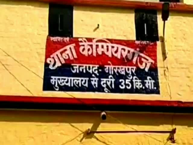कैम्पियरगंज में हिस्ट्रीशीटर की दहशत, पड़ोसियों को मारपीट कर घायल किया
केस दर्ज कर कार्रवाई में जुटी पुलिस